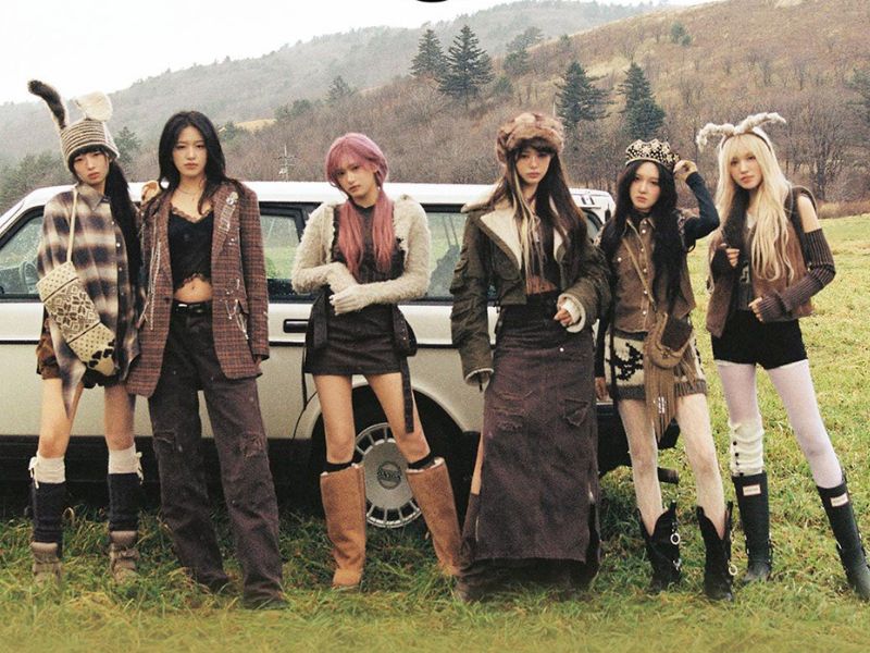 Rei, Yujin, Leeseo, Wonyoung, Gaeul and Liz